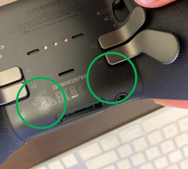 Image showing scuffs left from the MOGA clip on the Xbox elite series 2 controller